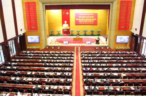 Continúan renovando propaganda y educación